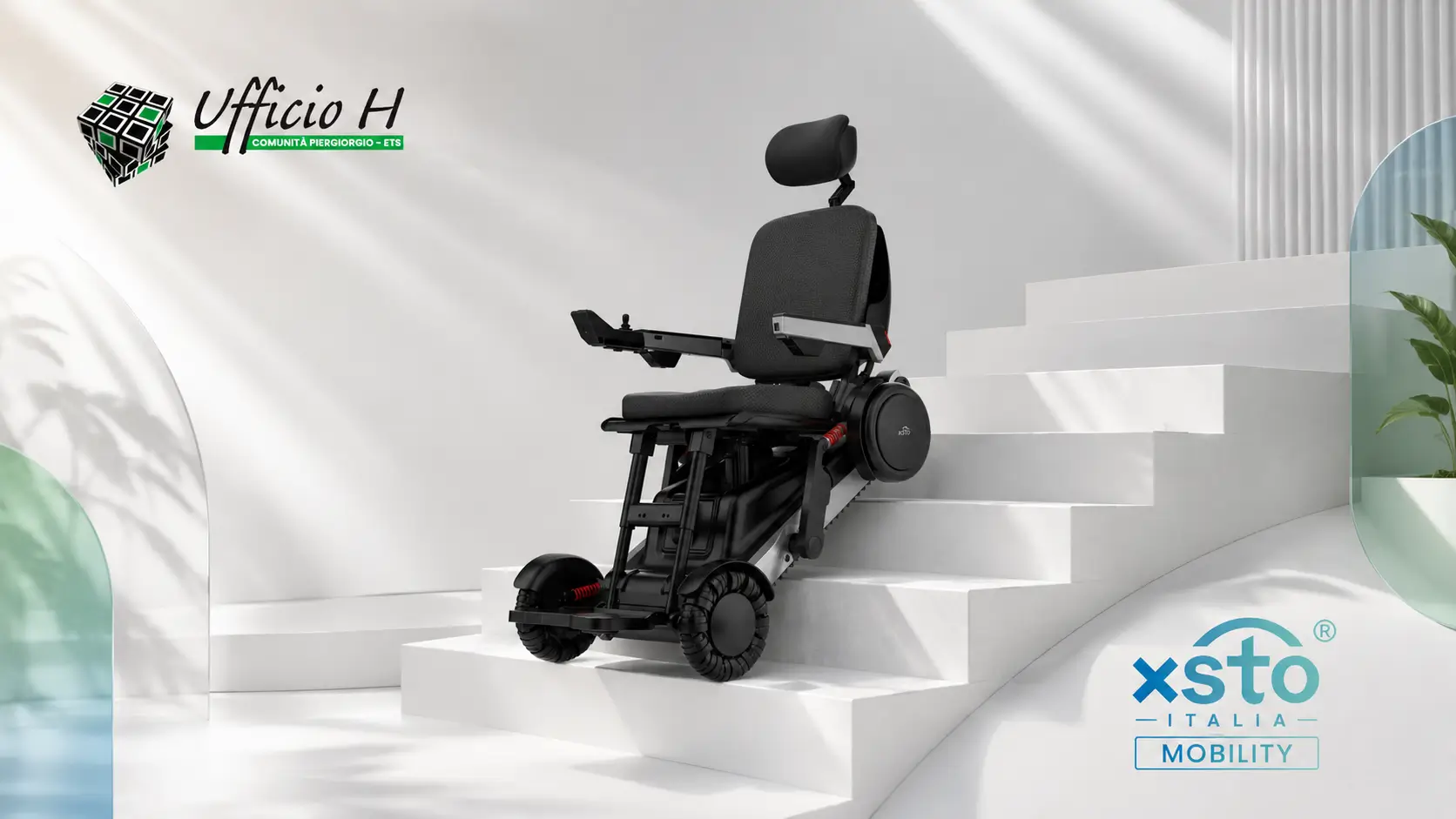 Carrozzina elettrica X12 su una scala bianca in un ambiente moderno e luminoso, con i loghi di Ufficio H e XSTO Italia Mobility.